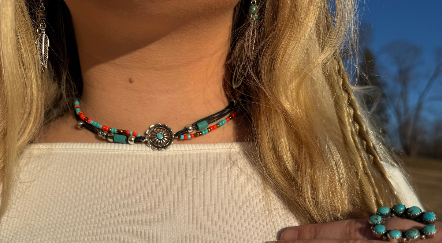 Mila Flower Choker