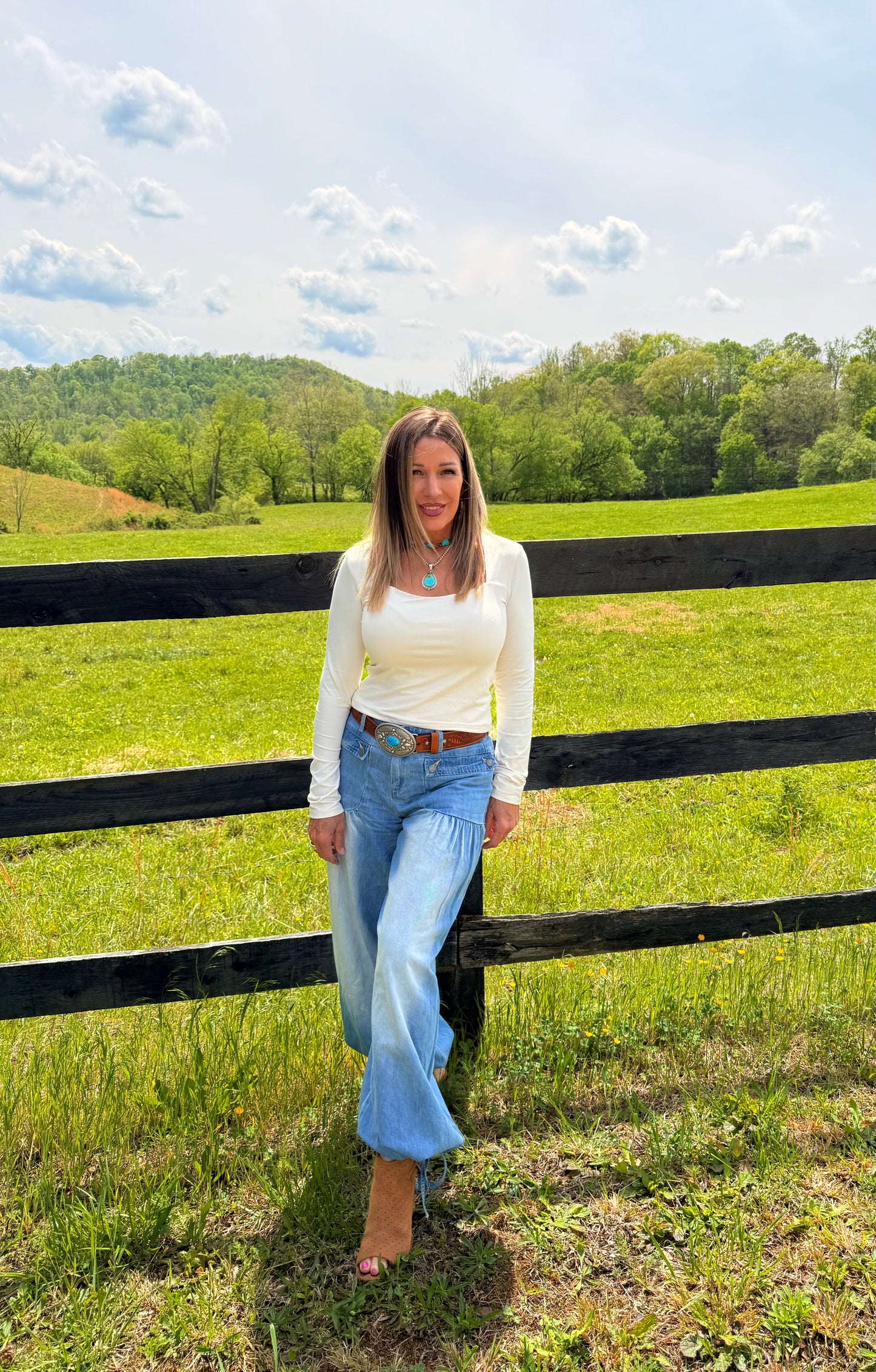 VEVERET: Sasha Ankle Drawstring Wide Jean
