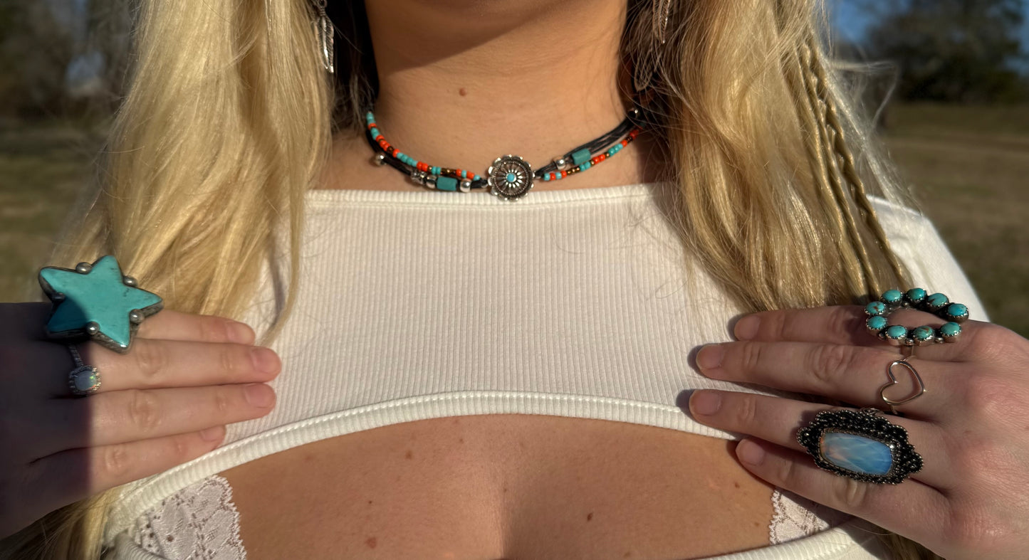 Mila Flower Choker