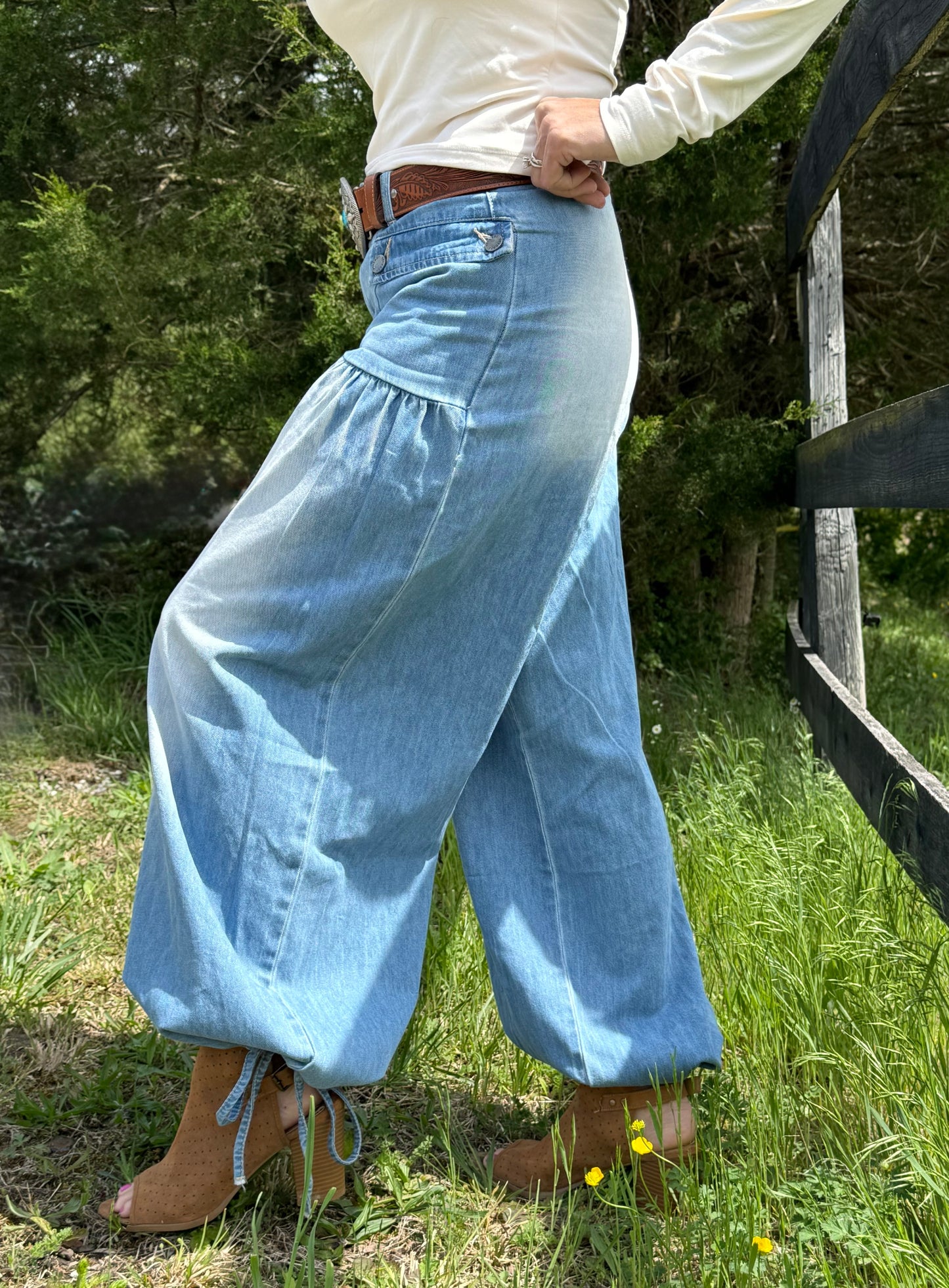 VEVERET: Sasha Ankle Drawstring Wide Jean
