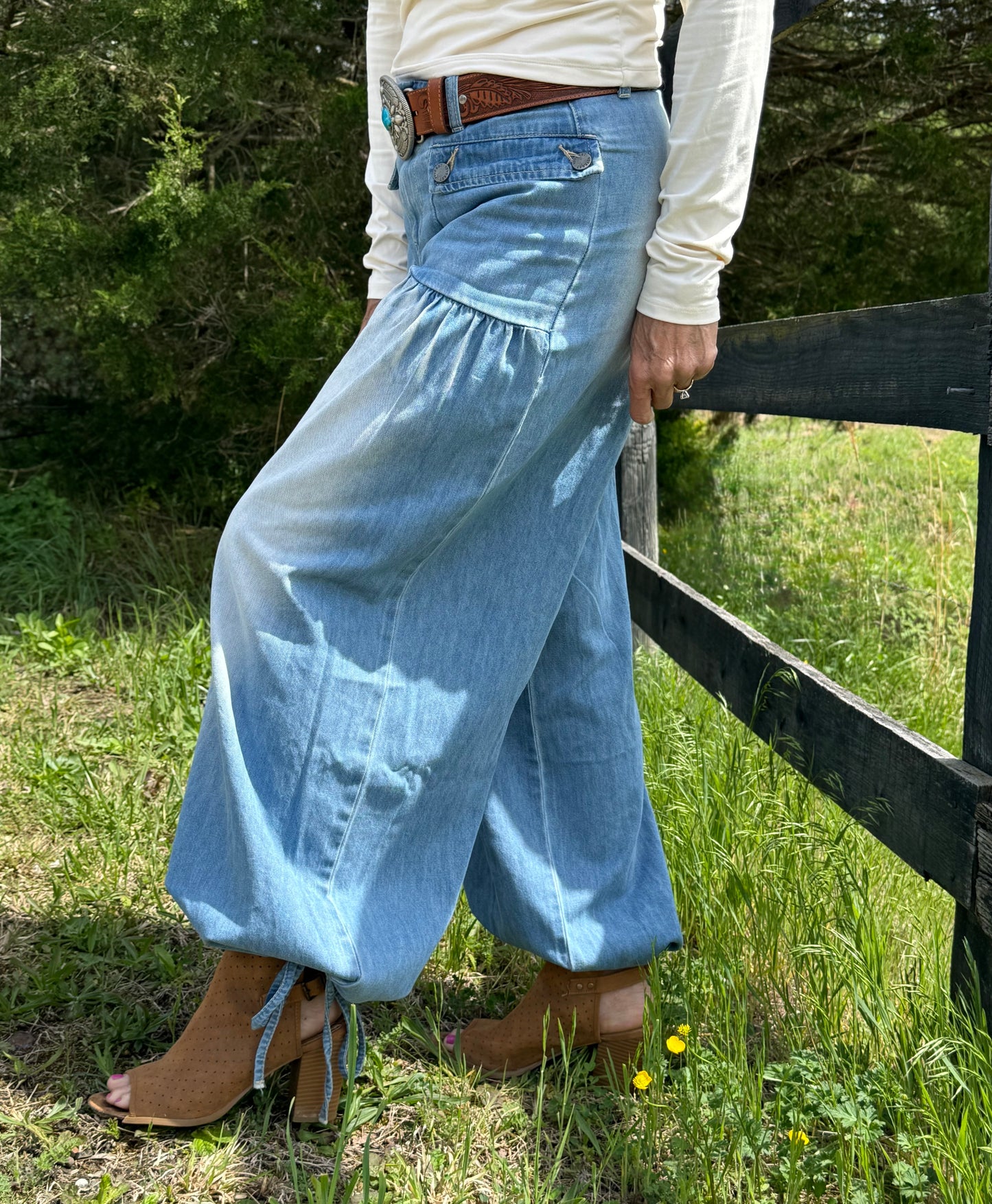 VEVERET: Sasha Ankle Drawstring Wide Jean