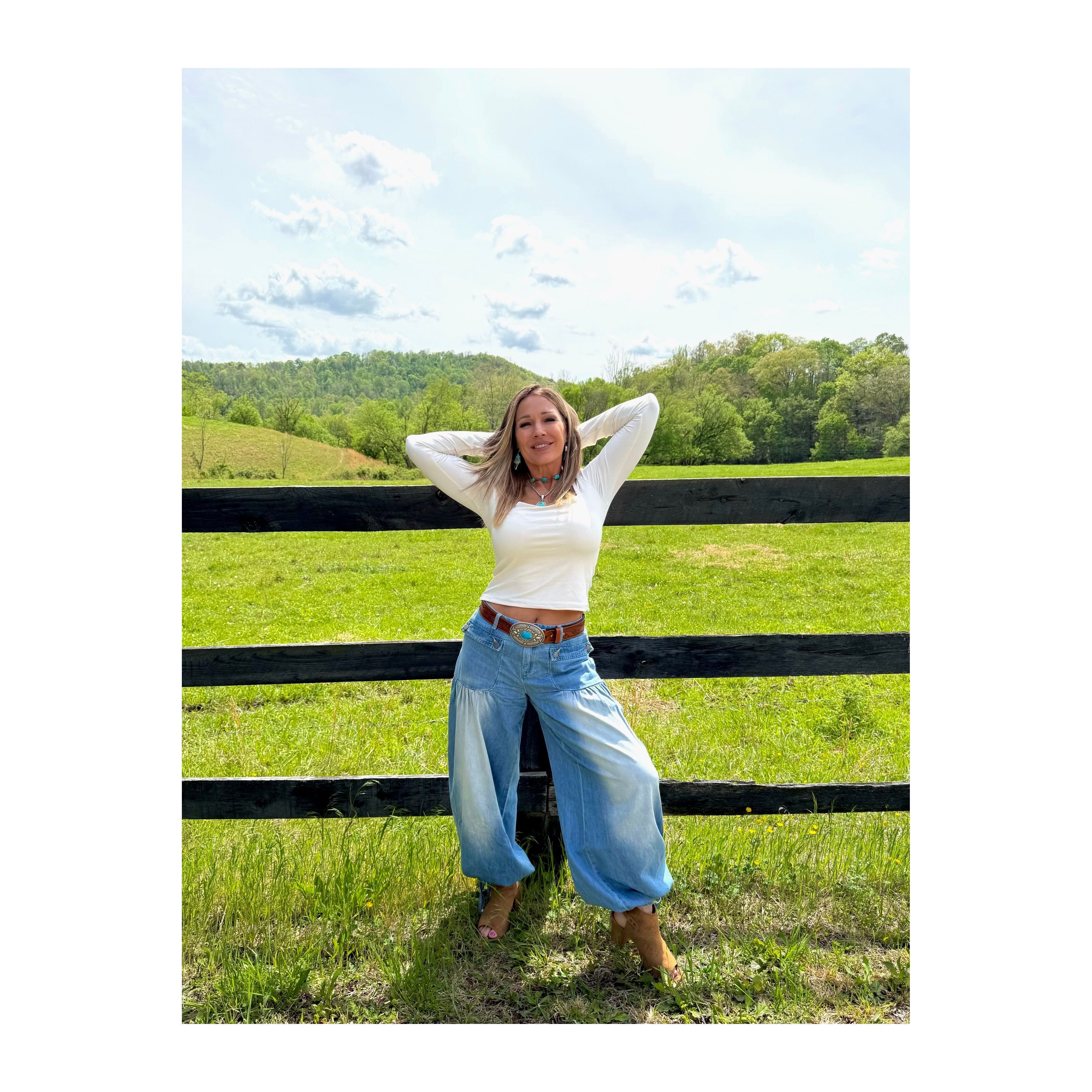 VEVERET: Sasha Ankle Drawstring Wide Jean