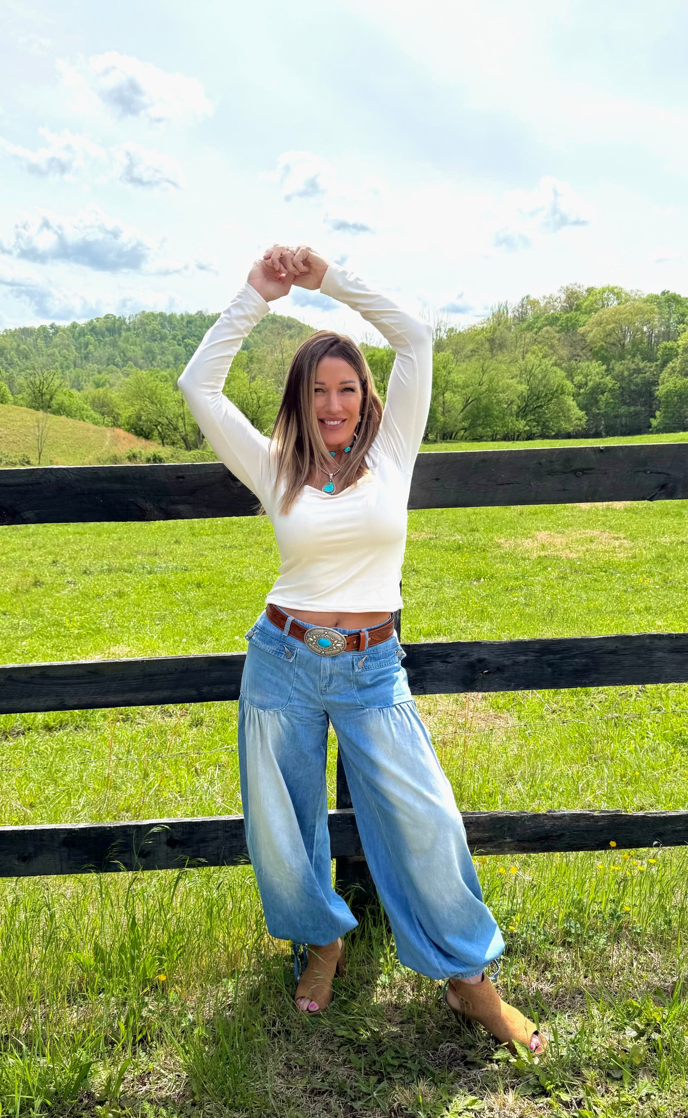 VEVERET: Sasha Ankle Drawstring Wide Jean