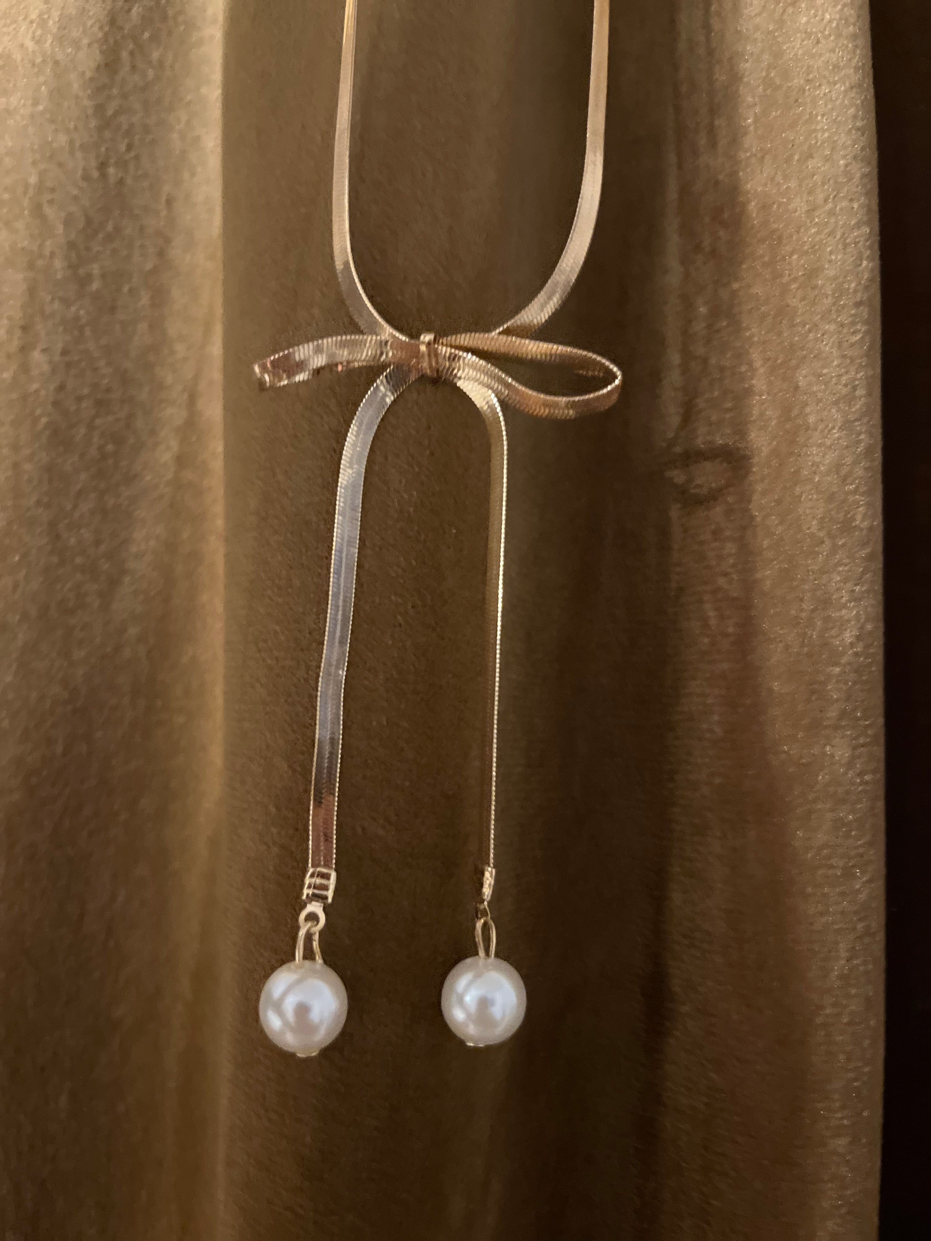 Pearly Bow Necklace