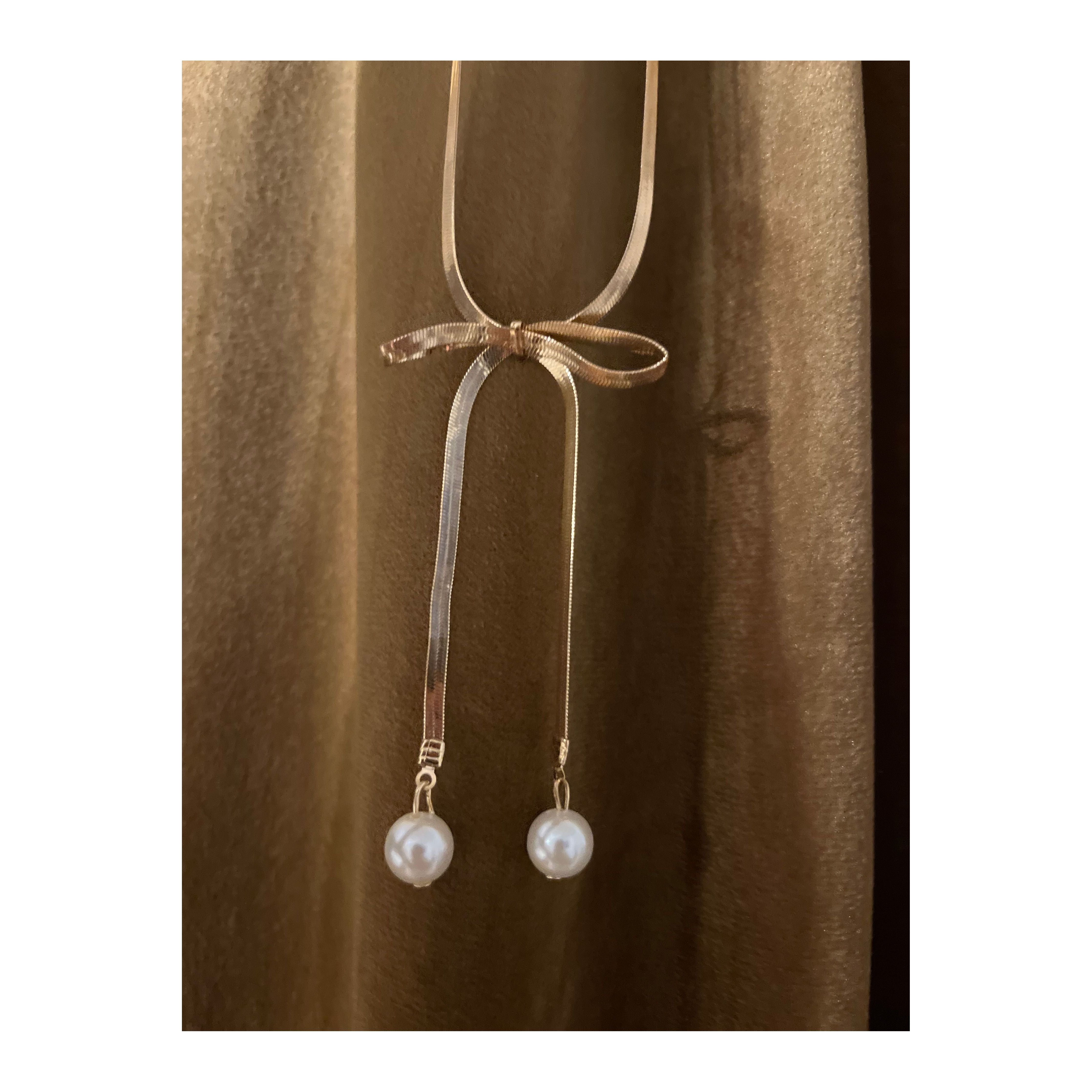 Pearly Bow Necklace