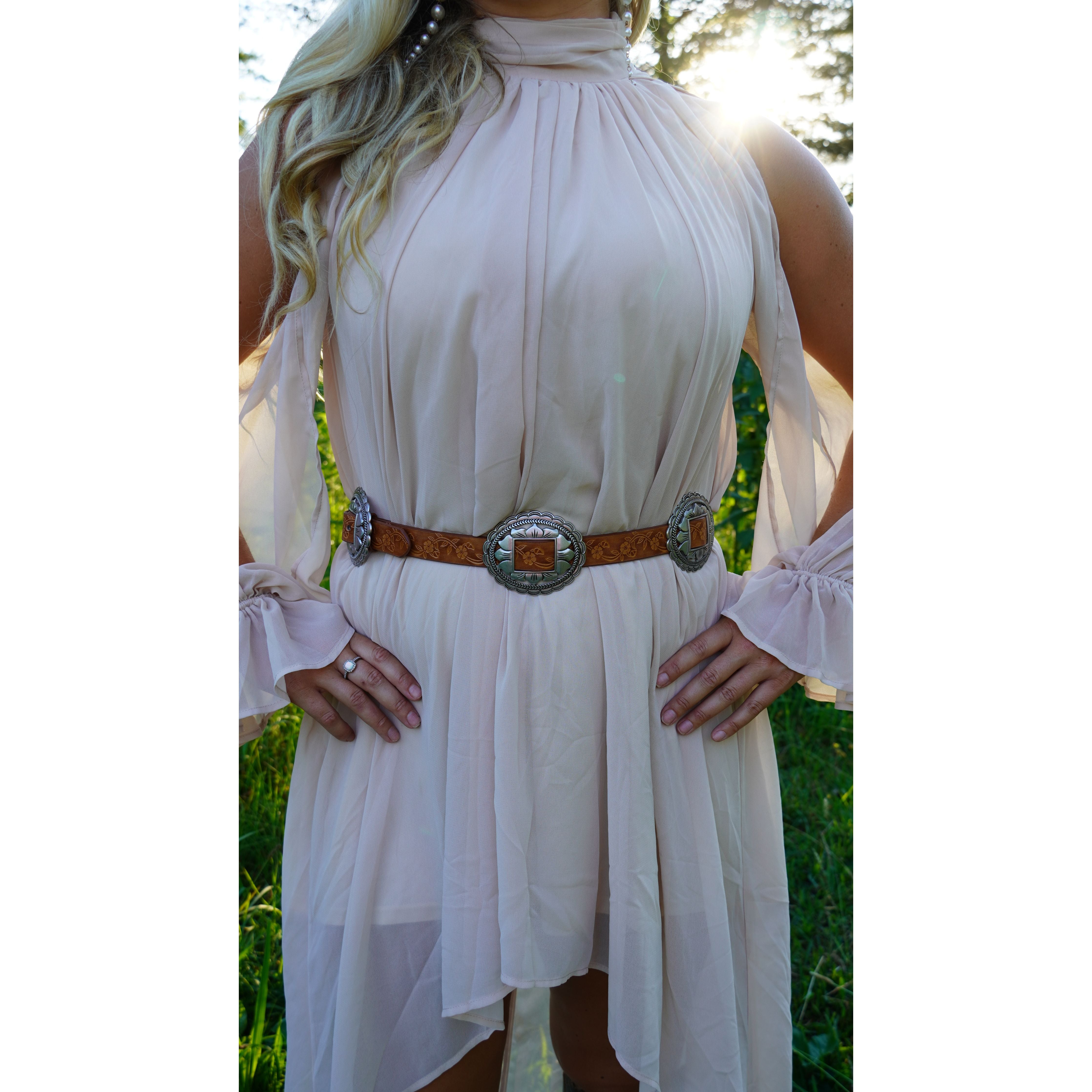 Oval Floral Conch Belt (Tan)