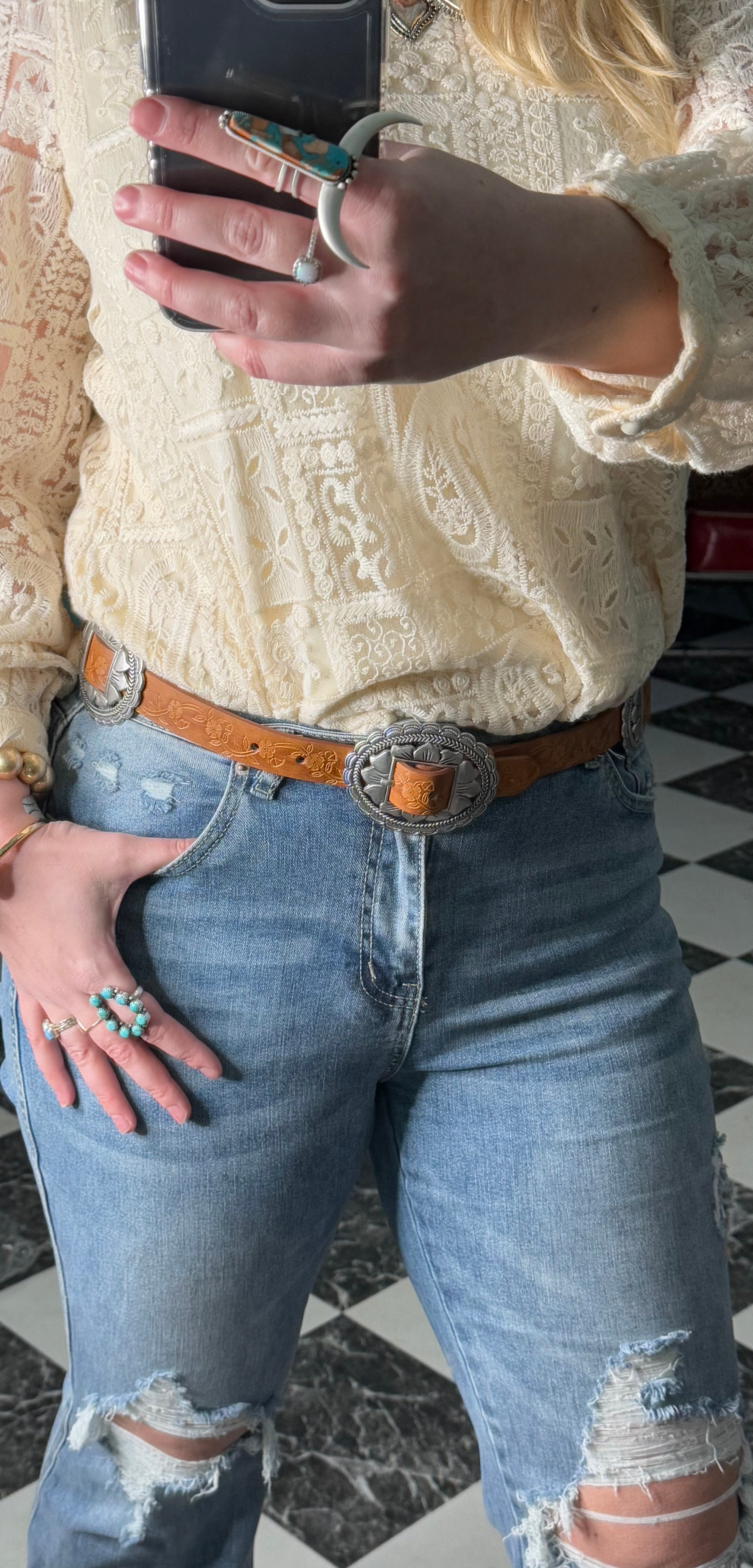 Oval Floral Conch Belt (Tan)