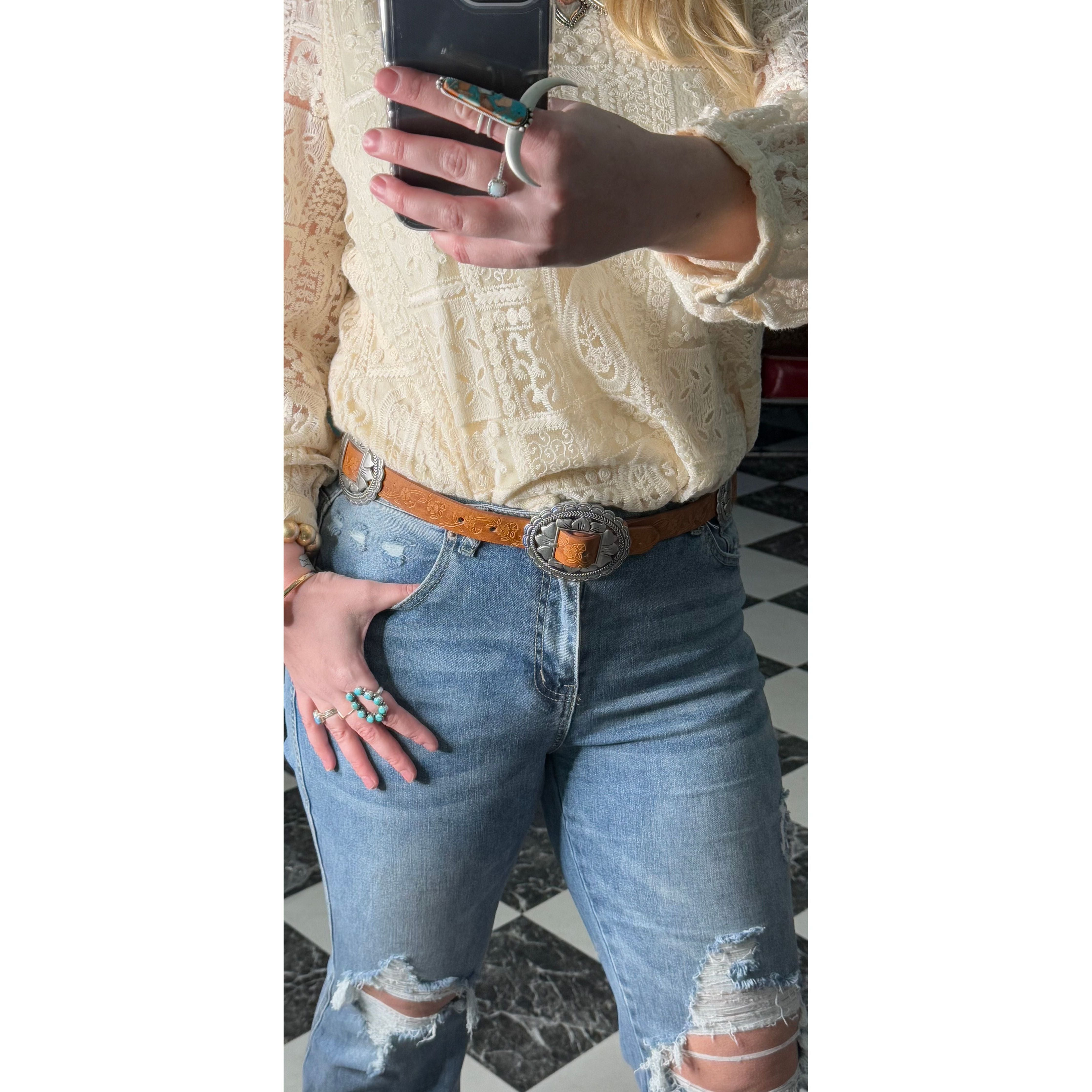 Oval Floral Conch Belt (Tan)